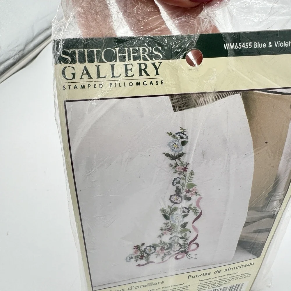 VTG Bucilla Stitchers Gallery Stamped Cross Stitch Two Pillowcases‎ Kit Bouquet